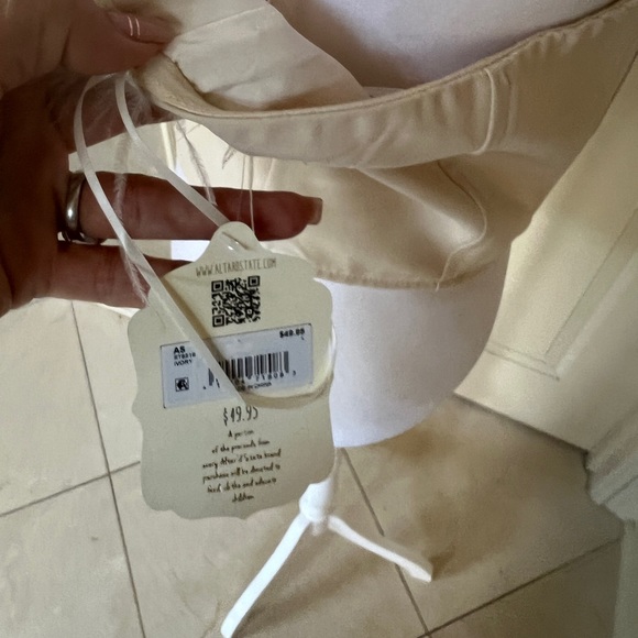 Large strapless feather accent bustier - Picture 2 of 7